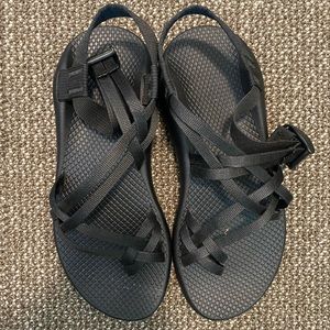 Size 8 women’s chacos